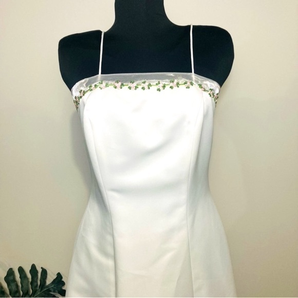 White Prom or Bridal Wedding Dress - Picture 7 of 16